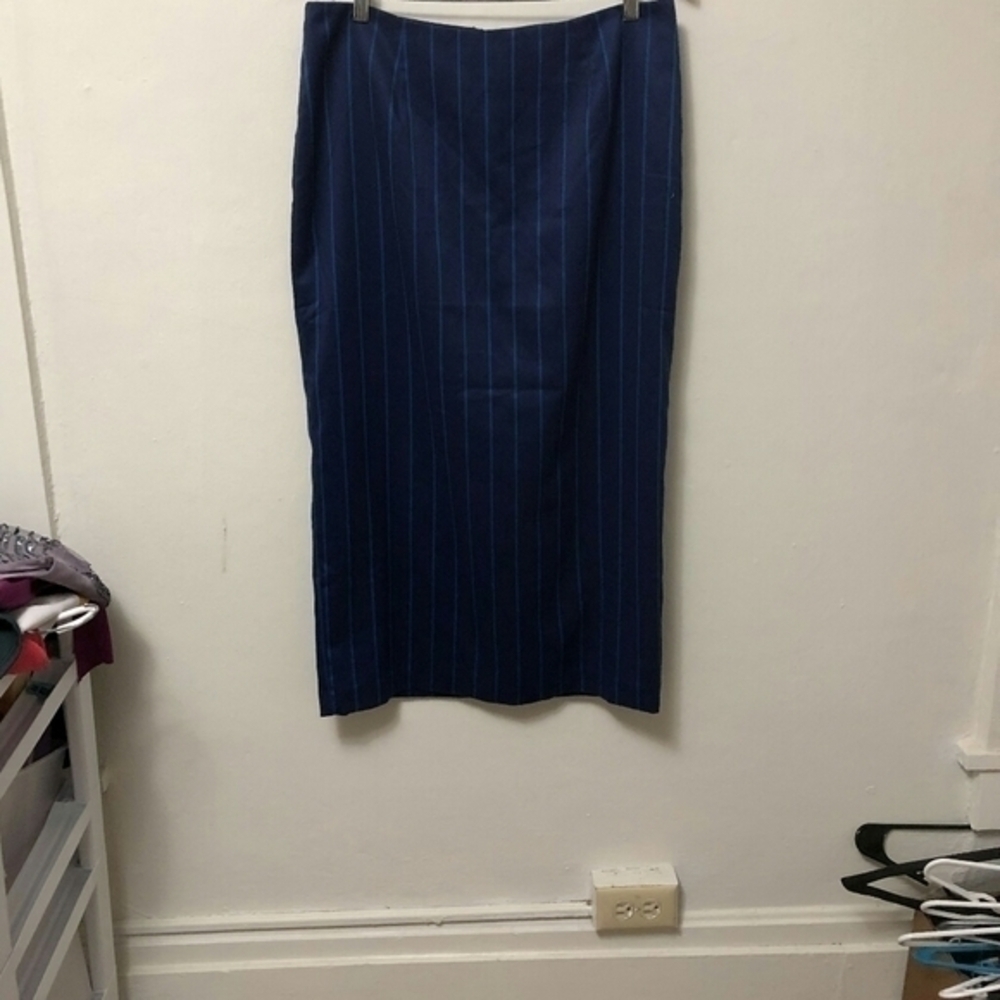 Monroe&Main size 10 below knee skirt